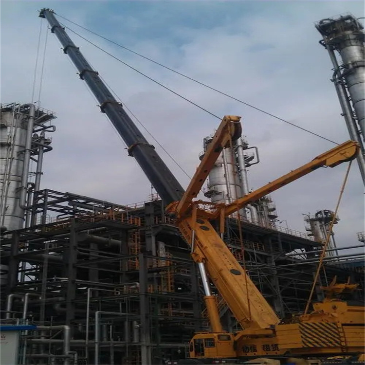 高石碑镇吊板房的吊车